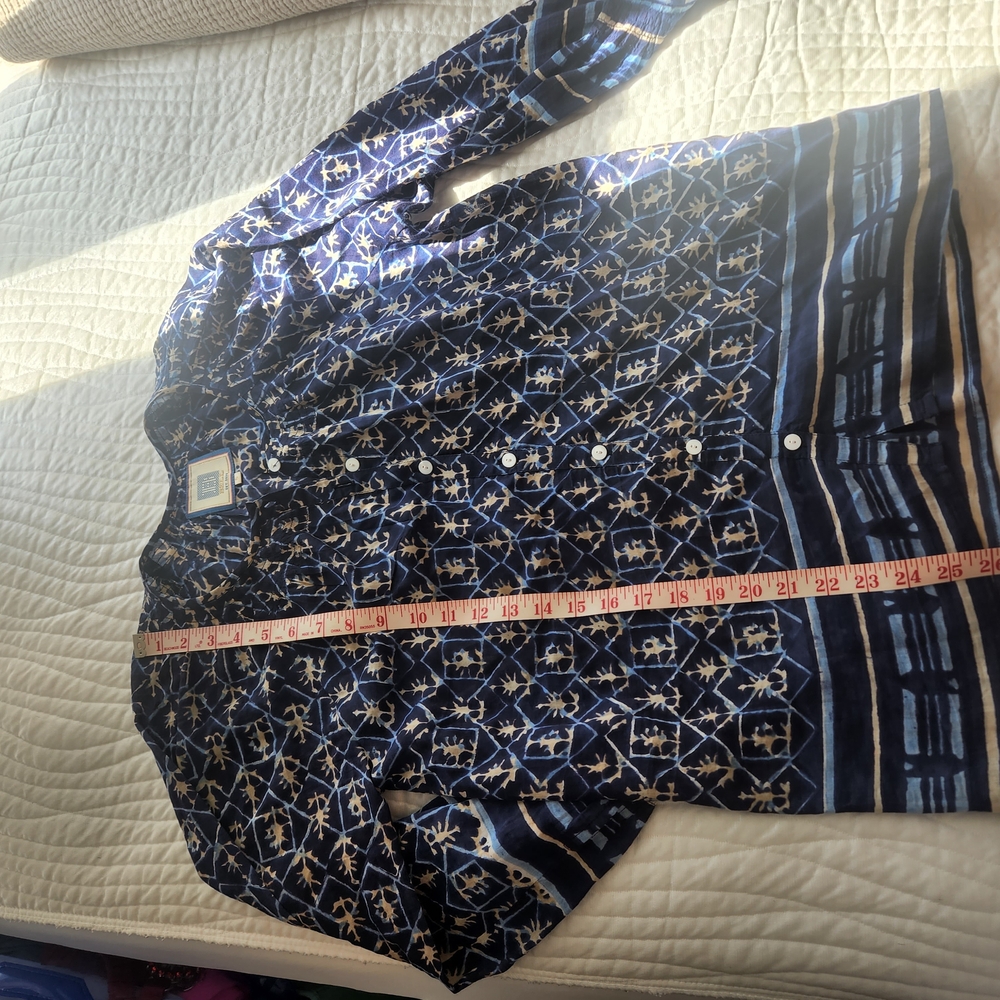 Chic Blue Patterned Blouse - Picture 4 of 9